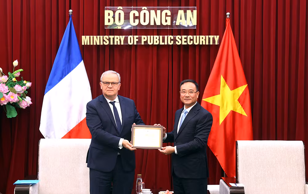 Thúc đẩy hơn nữa hợp tác với các cơ quan thực thi pháp luật Cộng hòa Pháp -0