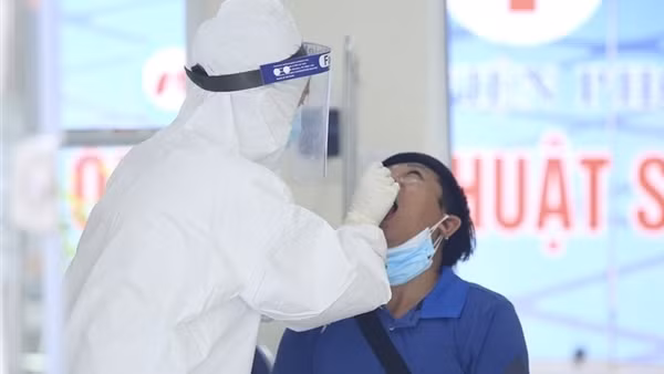 Tăng cường phòng bệnh COVID-19 trong các đơn vị Công an