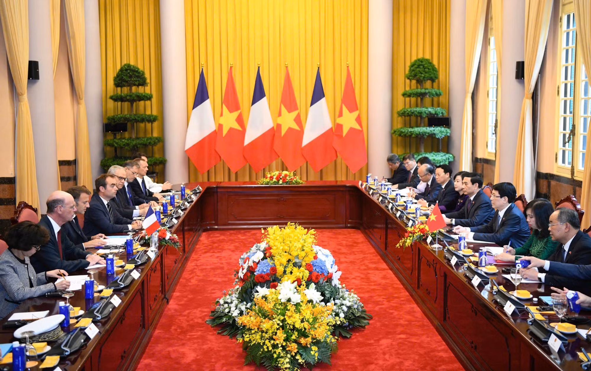 Lễ đón Tổng thống Pháp Emmanuel Macron thăm cấp nhà nước tới Việt Nam -0