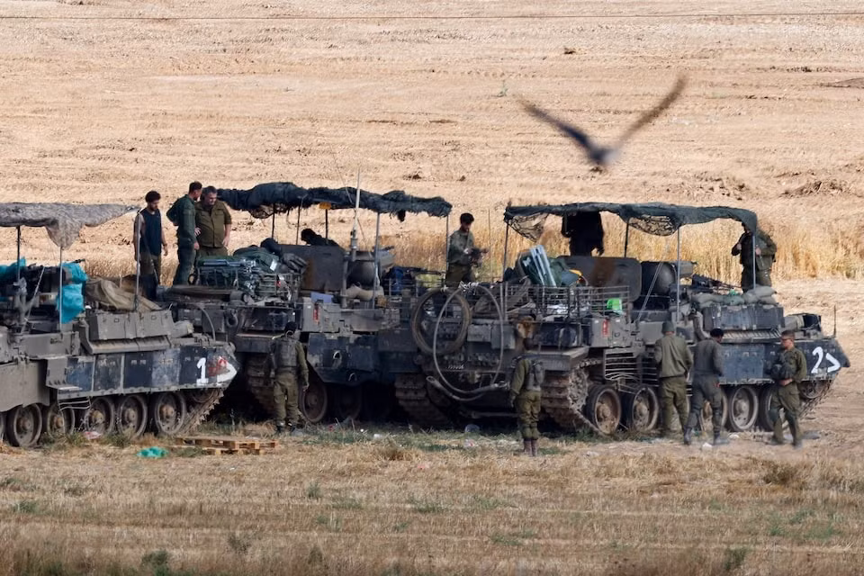 Israel tăng cường rải bom khắp Gaza bất chấp áp lực quốc tế -0
