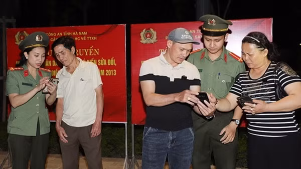 Tích cực hỗ trợ nhân dân thực hiện quyền góp ý, sửa đổi, bổ sung xây dựng Hiến pháp trên VNeID