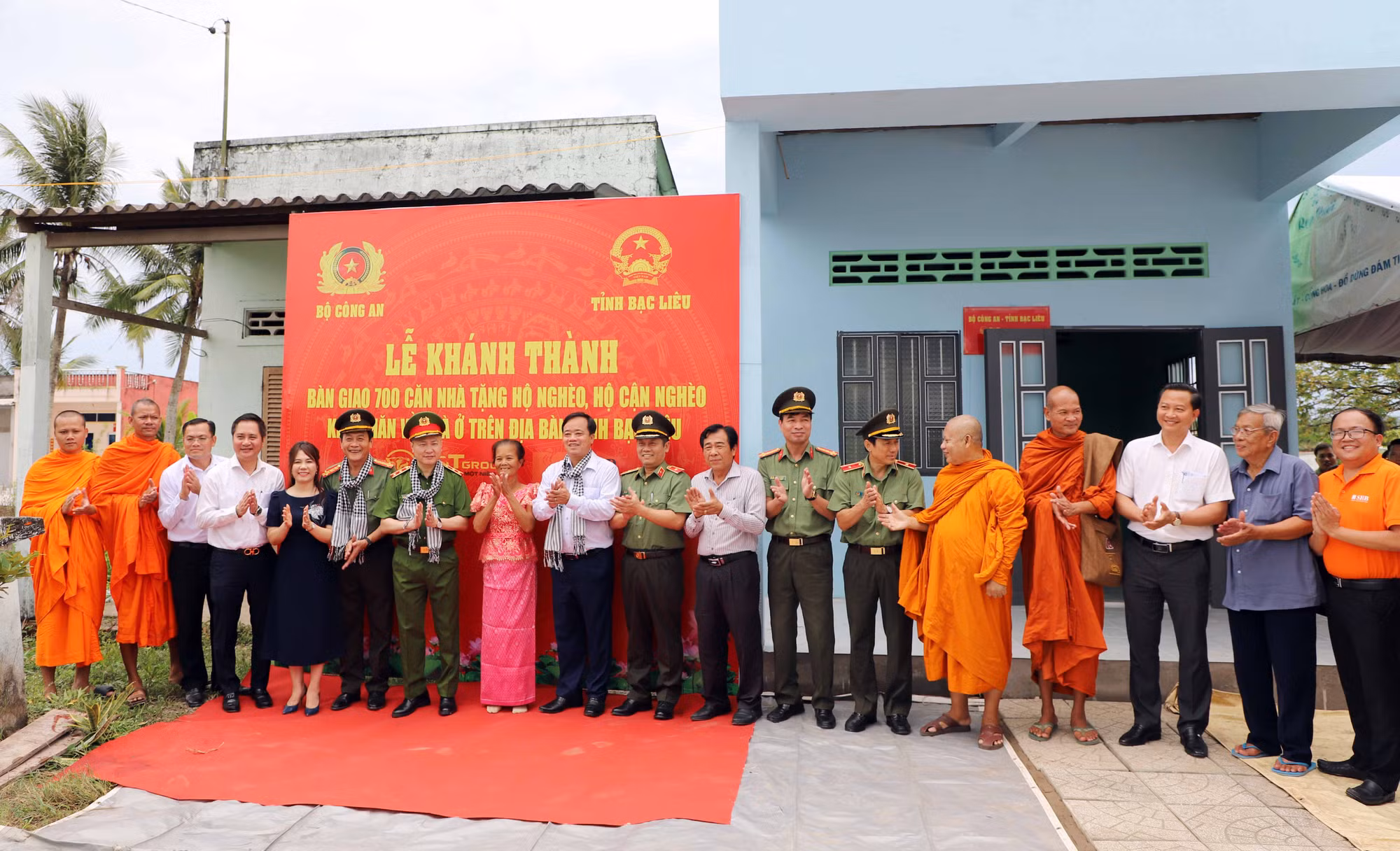 Bàn giao 700 căn nhà tặng các hộ gia đình khó khăn về nhà ở trên địa bàn tỉnh Bạc Liêu -1