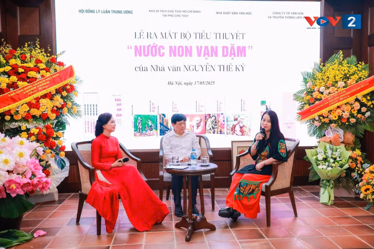 “Nước non vạn dặm” - tiểu thuyết sử thi đặc sắc -0