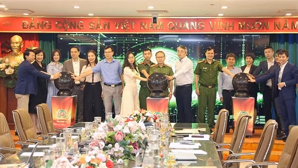 PVcomBank tiên phong tích hợp với Cổng ký số từ xa tập trung trên VNeID