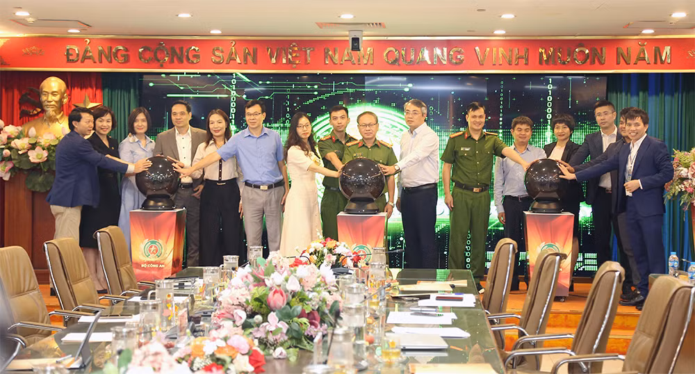 PVcomBank tiên phong tích hợp với Cổng ký số từ xa tập trung trên VNeID -0