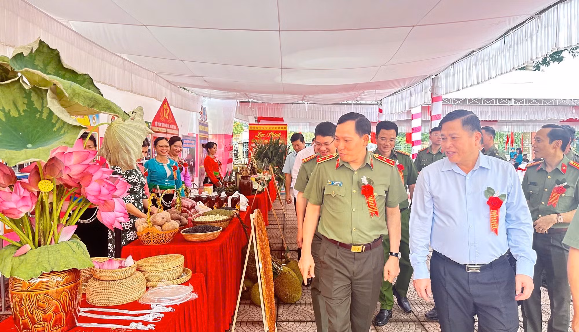 Góp phần thúc đẩy kinh tế nông thôn, đảm bảo an ninh, an toàn, cuộc sống bình yên của người dân -1