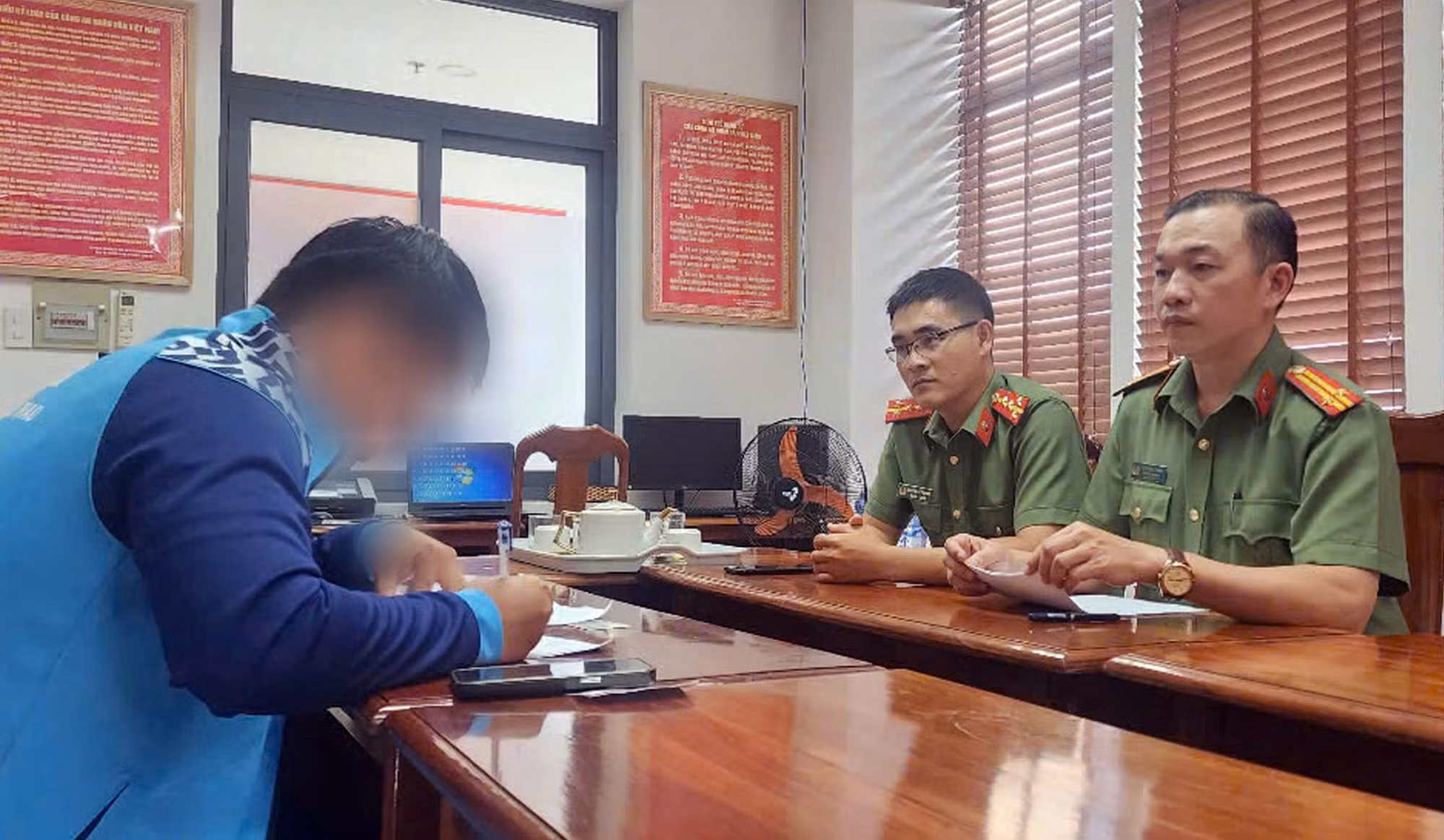 Xử phạt đối tượng tổ chức giải bóng đá “phủi” và quảng cáo web cá cược sai quy định -0