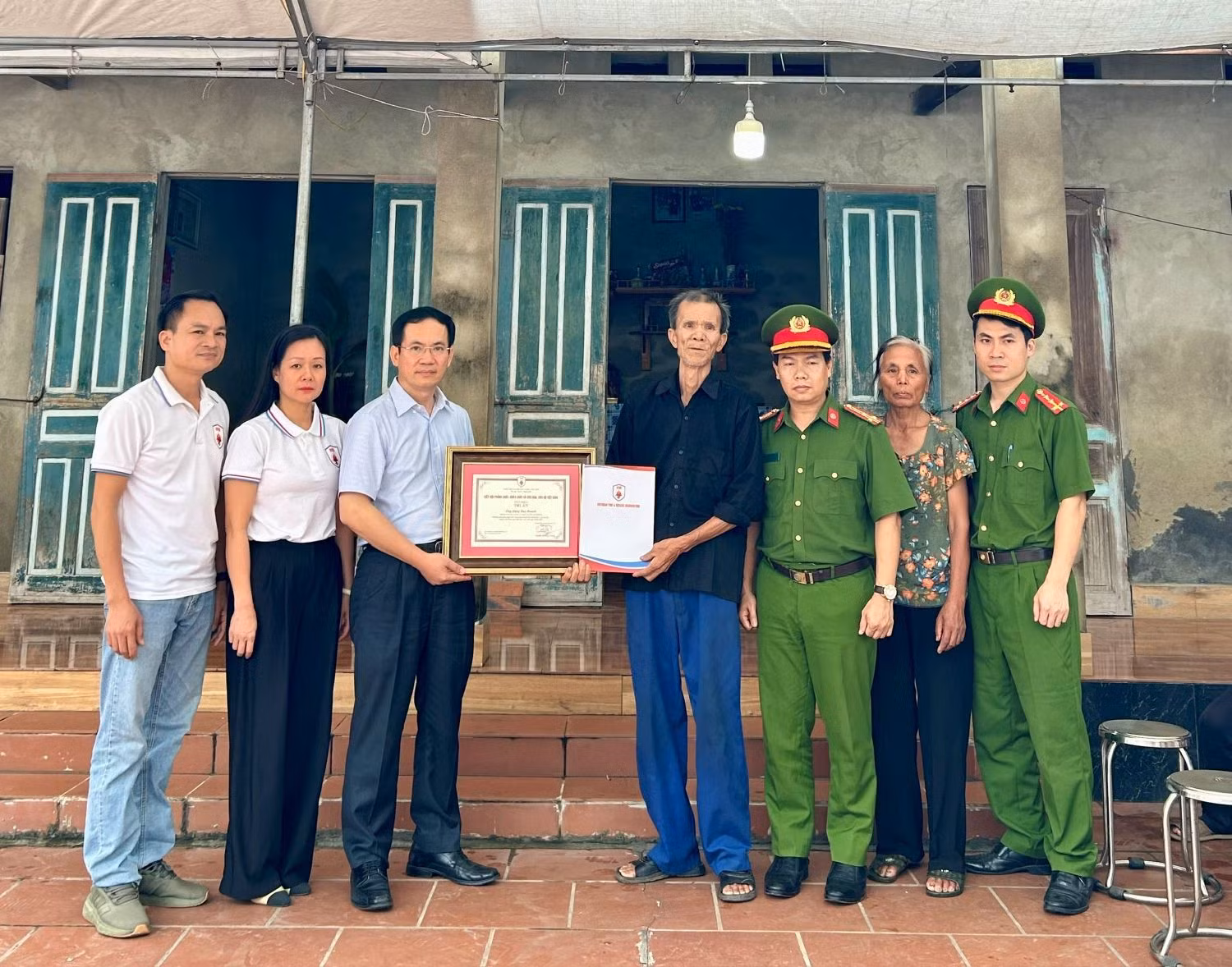 Tri ân người thanh niên hy sinh dũng cảm cứu 4 học sinh đuối nước tại Phú Thọ -0