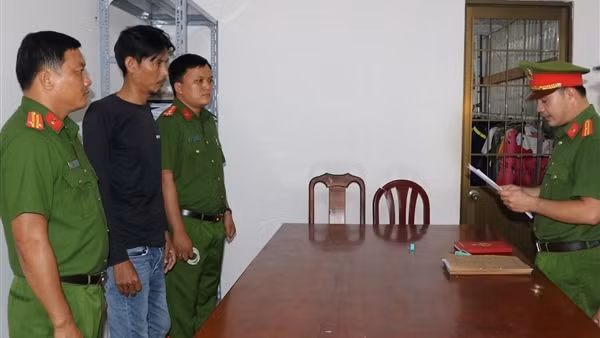 Bắt tạm giam "đại ca xã đảo" về hành vi cưỡng đoạt tài sản