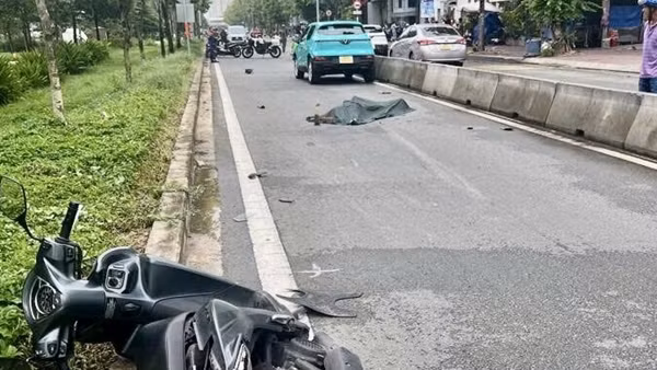 Taxi Xanh SM lưu thông ngược chiều tông nam thanh niên đi xe máy