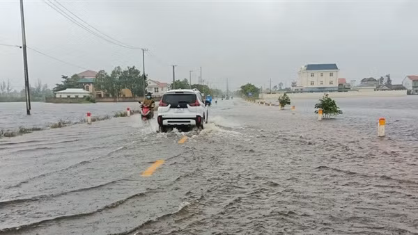 Nhiều khu vực ở Trung Bộ mưa to đến rất to, Nam Bộ mưa diện rộng