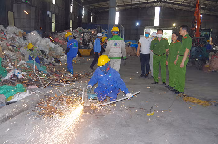 Công an tỉnh Thái Nguyên tiêu huỷ hơn 2.000 khẩu súng, vũ khí tự chế và công cụ hỗ trợ -0