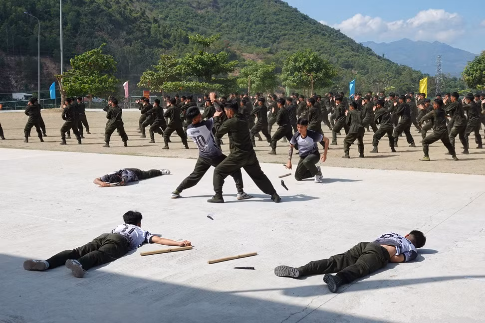 Công an Bình Thuận tiếp nhận tân binh sau 3 tháng huấn luyện -1