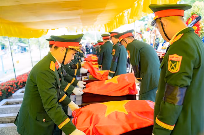 Truy điệu, an táng 23 Liệt sĩ quân tình nguyện và chuyên gia Việt Nam -0