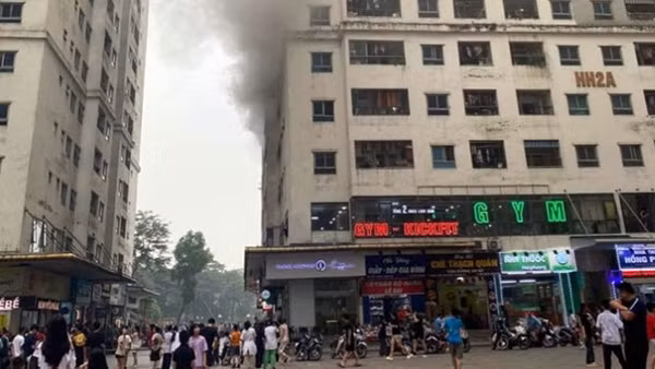 Kịp thời dập tắt đám cháy ở chung&nbsp;cư HH2A Linh Đàm