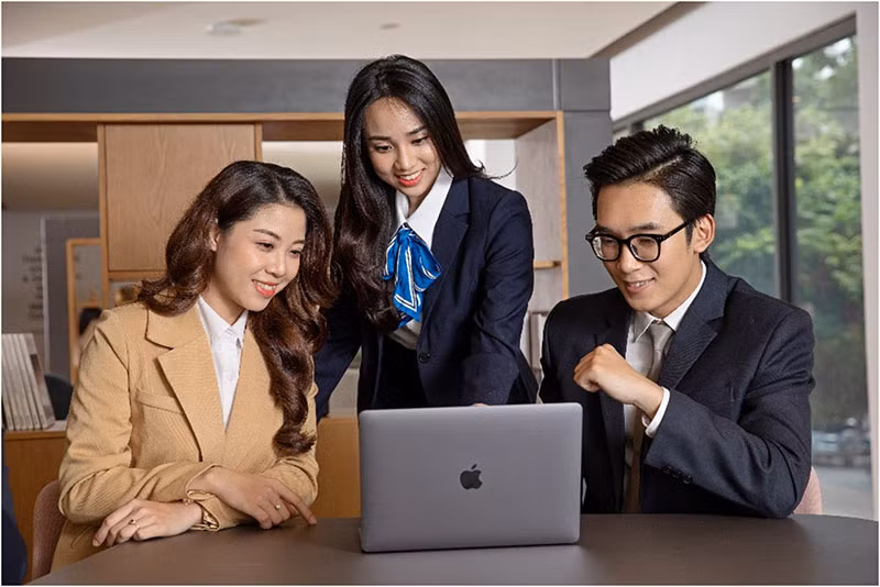 Cần gương mẫu thực hành tiết kiệm điện nơi công sở -0