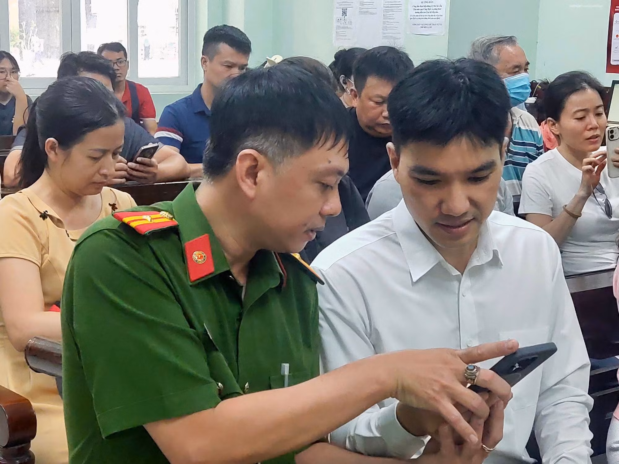 Công an TP Hồ Chí Minh quyết tâm hoàn thành chỉ tiêu vận động công dân góp ý Hiến pháp -3