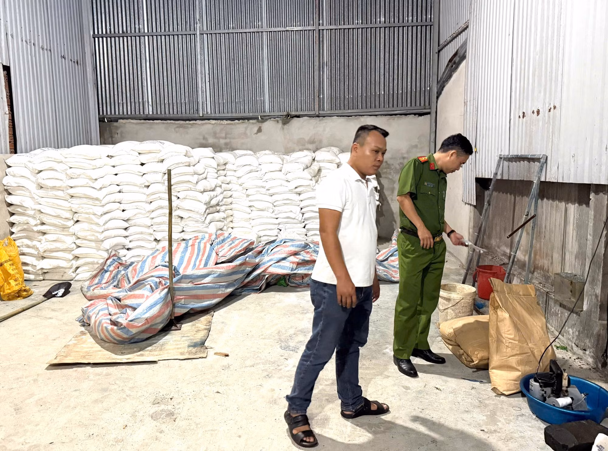 Phát hiện công ty có dấu hiệu sản xuất buôn bán phân bón giả -0