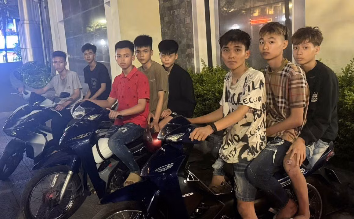 Làm rõ nhóm thanh, thiếu niên mang hung khí gây náo loạn đường phố -0