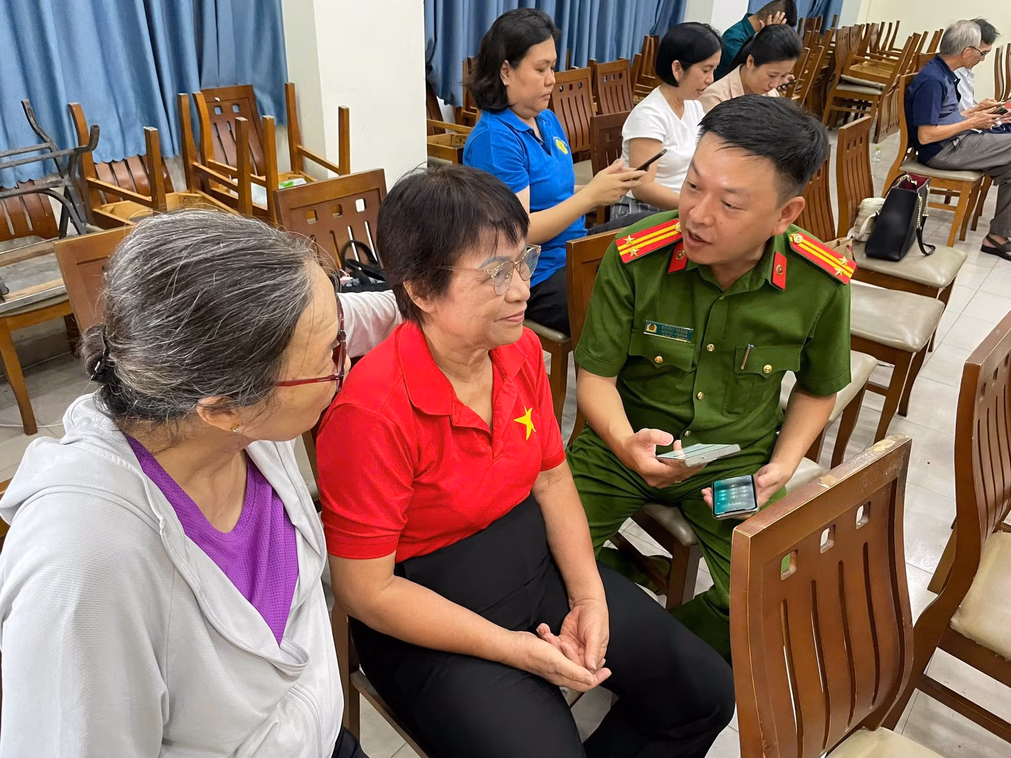 Công an TP Hồ Chí Minh quyết tâm hoàn thành chỉ tiêu vận động công dân góp ý Hiến pháp -2