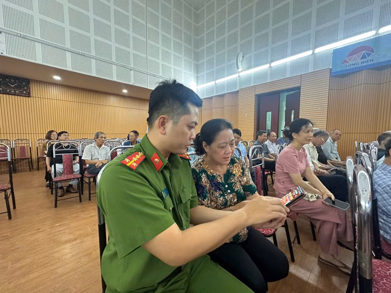 Đã có hơn 17 triệu người dân đóng góp ý kiến về sửa đổi, bổ sung Hiến pháp năm 2013 qua VNeID -0
