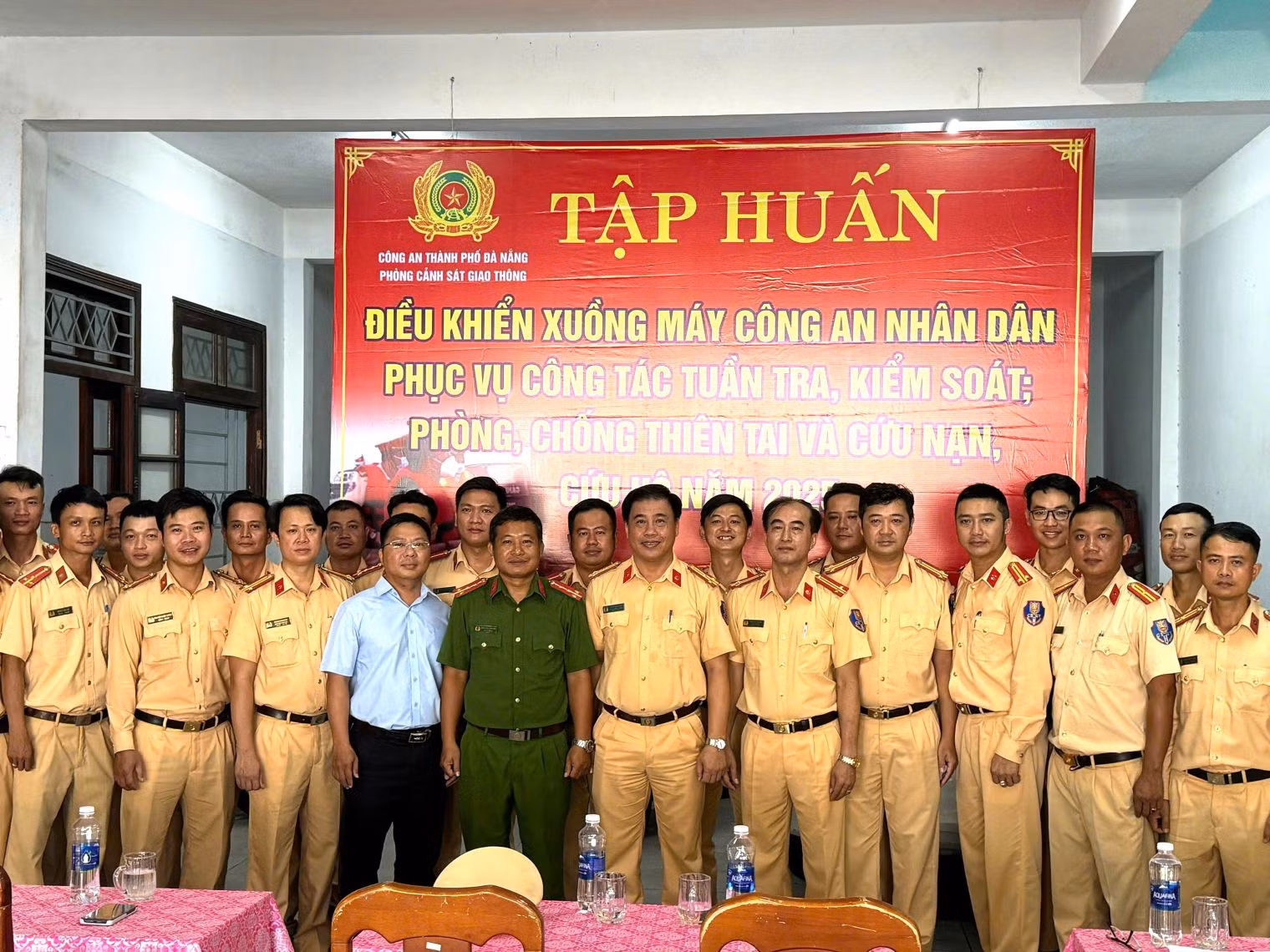 Cảnh sát giao thông Đà Nẵng nâng cao kỹ năng điều khiển phương tiện thủy và cứu nạn, cứu hộ trên sông -4