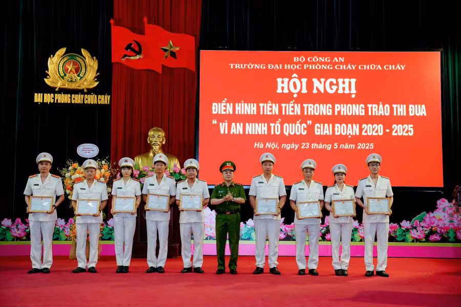 Trường Đại học PCCC tuyên dương các điển hình tiên tiến giai đoạn 2020-2025 -0