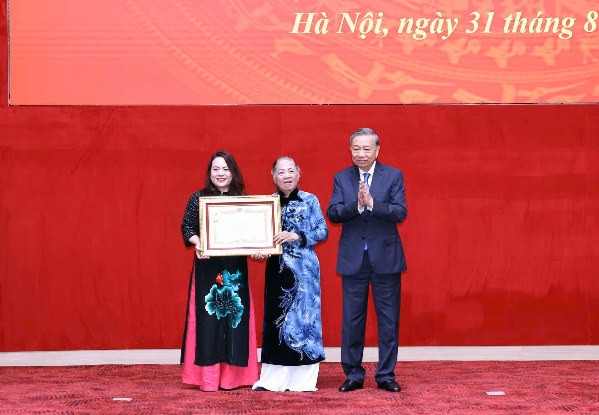 Trang trọng Lễ truy tặng danh hiệu Anh hùng Lực lượng vũ trang nhân dân cho cố Bộ trưởng Bùi Thiện Ngộ -1