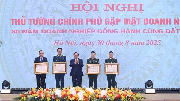 Tập đoàn Viettel đón nhận Huân chương Bảo vệ Tổ quốc hạng Nhất lần thứ hai