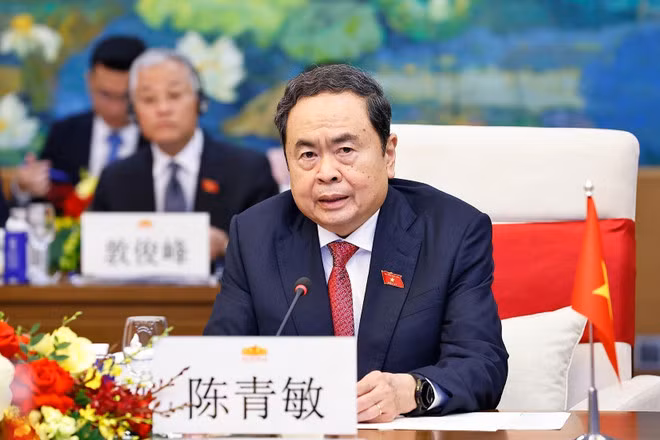 Chủ tịch Quốc hội hội đàm với Ủy viên trưởng Nhân đại toàn quốc Trung Quốc -0