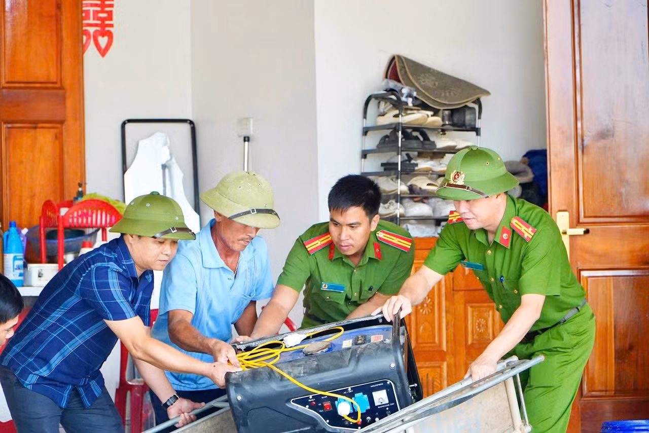 Sau bão, người dân xứ Nghệ lại gồng mình với lũ lụt -0