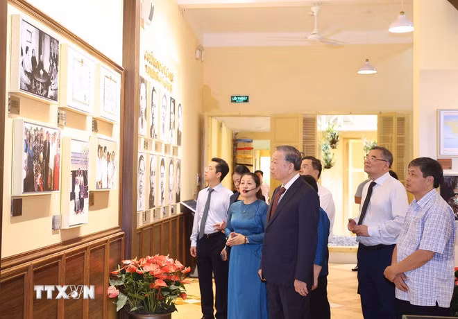 Tổng Bí thư Tô Lâm dâng hương tại Di tích số 48 Hàng Ngang -0