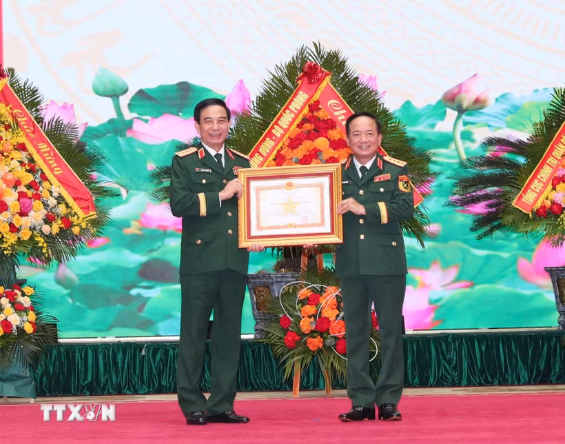 Trao huân chương tặng Đại tướng Phan Văn Giang và các lãnh đạo Bộ Quốc phòng -0