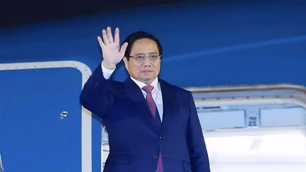 Thủ tướng lên đường tham dự Hội nghị Thượng đỉnh SCO và làm việc tại Trung Quốc