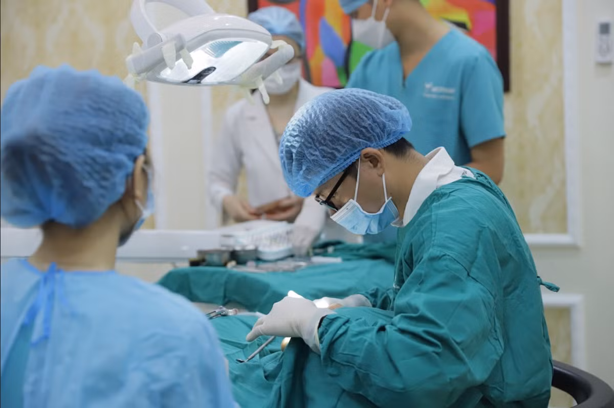 Trồng răng implant “dưới chuẩn” – Cảnh báo hậu quả tiêu xương, nhiễm trùng và mất xương hàm -0