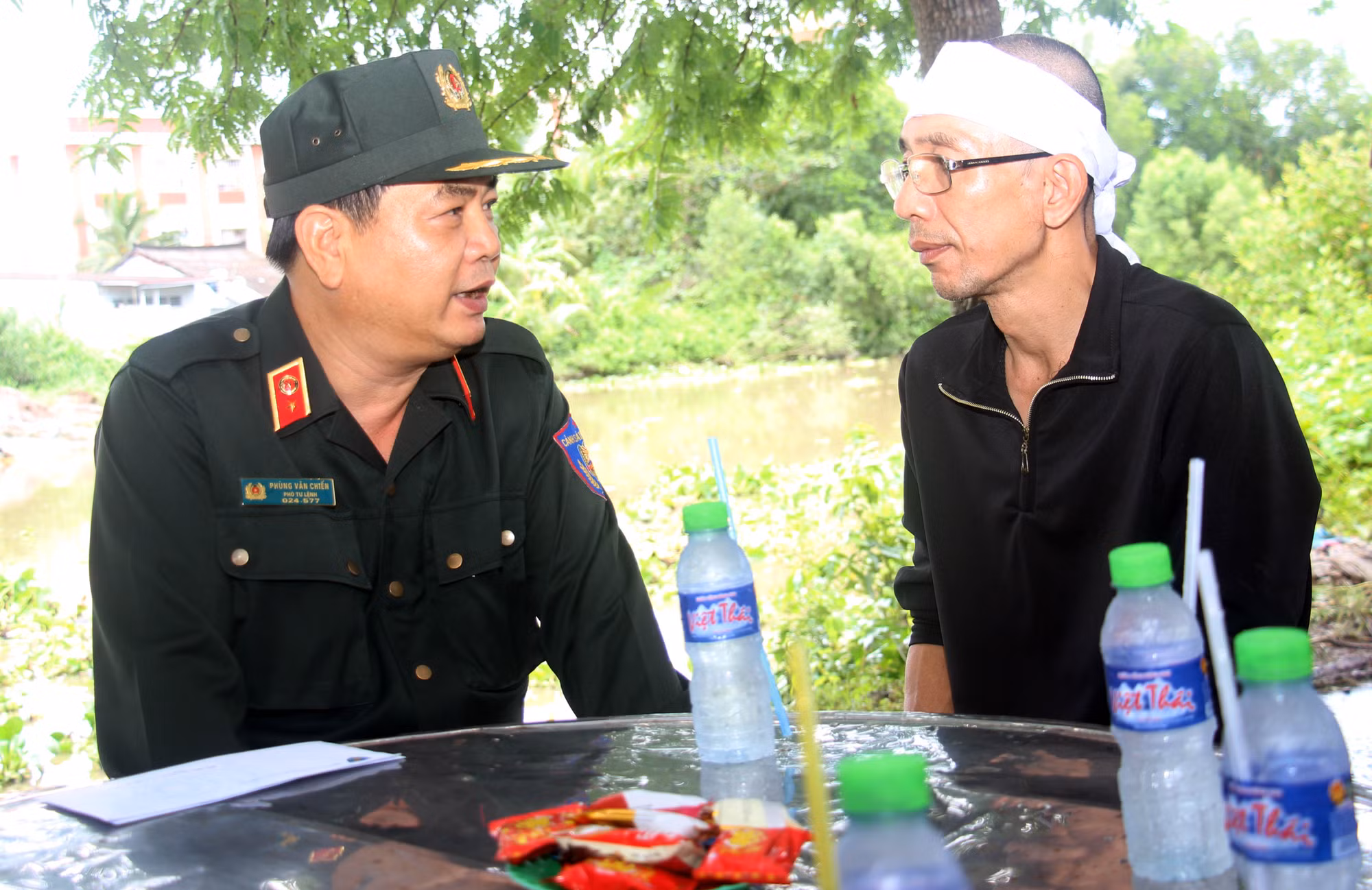 Lãnh đạo Bộ Tư lệnh CSCĐ viếng mẹ của chiến sĩ đang tham gia diễu binh, diễu hành tại A80 -0