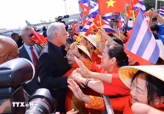 Chủ tịch nước Cuba và Phu nhân đến Hà Nội, bắt đầu thăm cấp Nhà nước -0