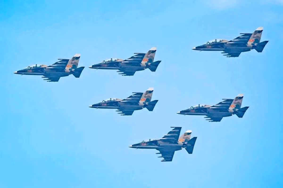 Những thầy giáo trên không trong nhiệm vụ A80 -0