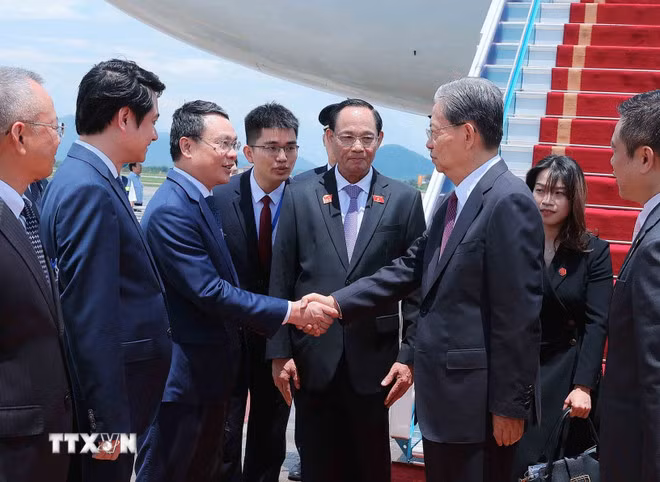 Ủy viên trưởng Nhân đại toàn quốc Trung Quốc bắt đầu thăm chính thức Việt Nam -0