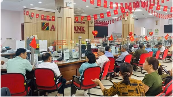 Agribank làm việc xuyên lễ để đảm bảo tặng quà kịp thời cho người dân dịp Quốc khánh 2/9