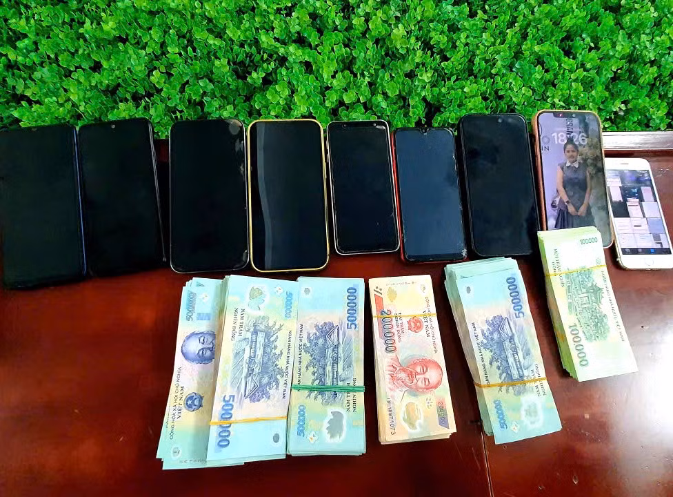 Triệt xoá đường dây đánh bạc hơn 45 tỷ đồng do 2 nữ quái cầm đầu -0
