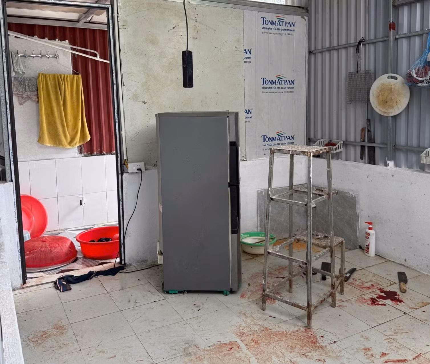 Phát hiện thi thể 2 cháu và bà nội bị thương nặng tại khu trọ -0