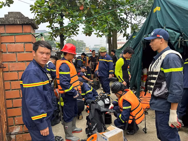 Chưa tìm thấy nạn nhân trong ca bin xe. -2