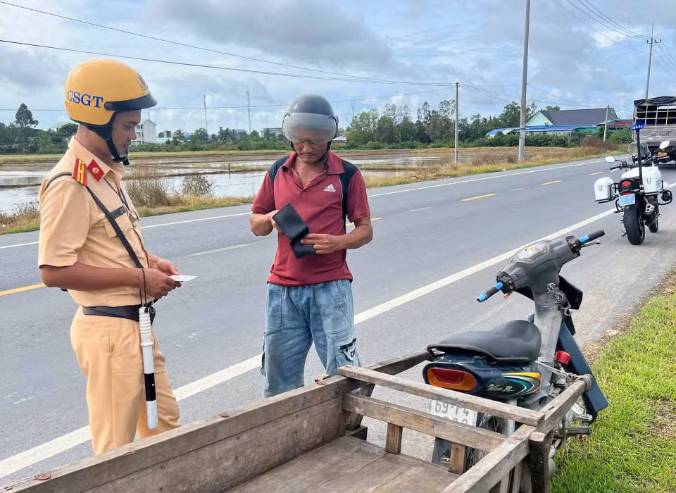 Sóc Trăng xử lý nghiêm xe ba, bốn bánh tự chế -0