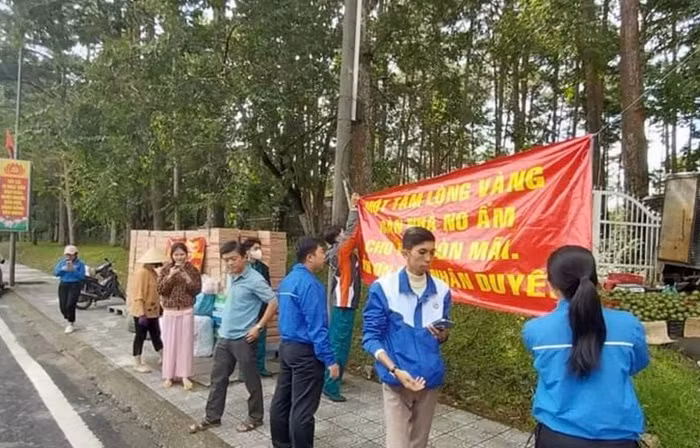 Người dân Lâm Đồng chung tay hỗ trợ đồng bào vùng bão lũ -0