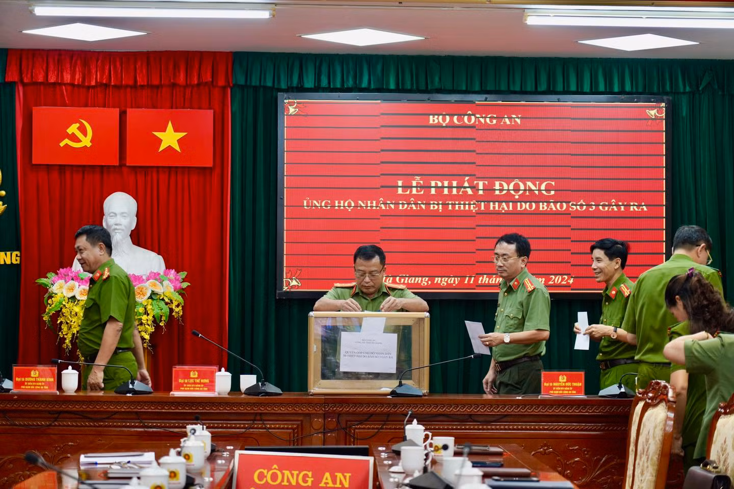 CBCS Công an tỉnh Hà Giang chung tay ủng hộ đồng bào các tỉnh bị thiệt hại do bão lũ -0