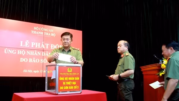 Các đơn vị Công an tiếp tục phát động ủng hộ người dân thiệt hại bởi bão số 3