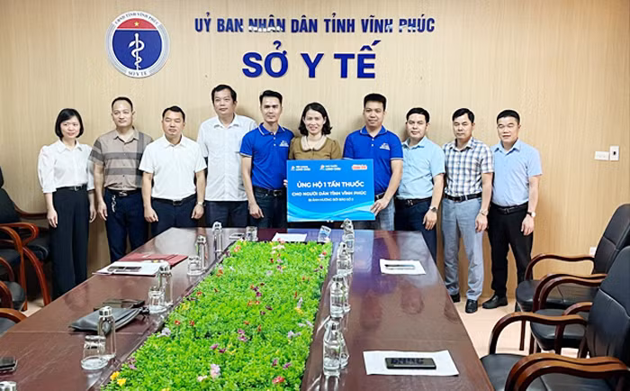 FPT Long Châu điều động nhanh 10 tấn thuốc, phối hợp với các đơn vị hỗ trợ người dân vùng bão lũ -2