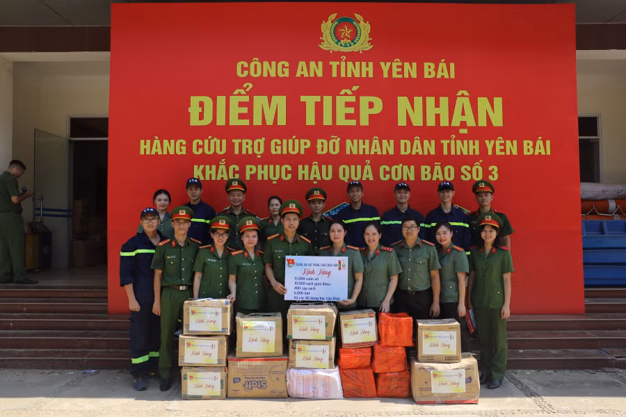 Tuổi trẻ Trường Đại học PCCC quyên góp sách vỡ, đồ dùng học tập tặng trẻ em vùng lũ -0
