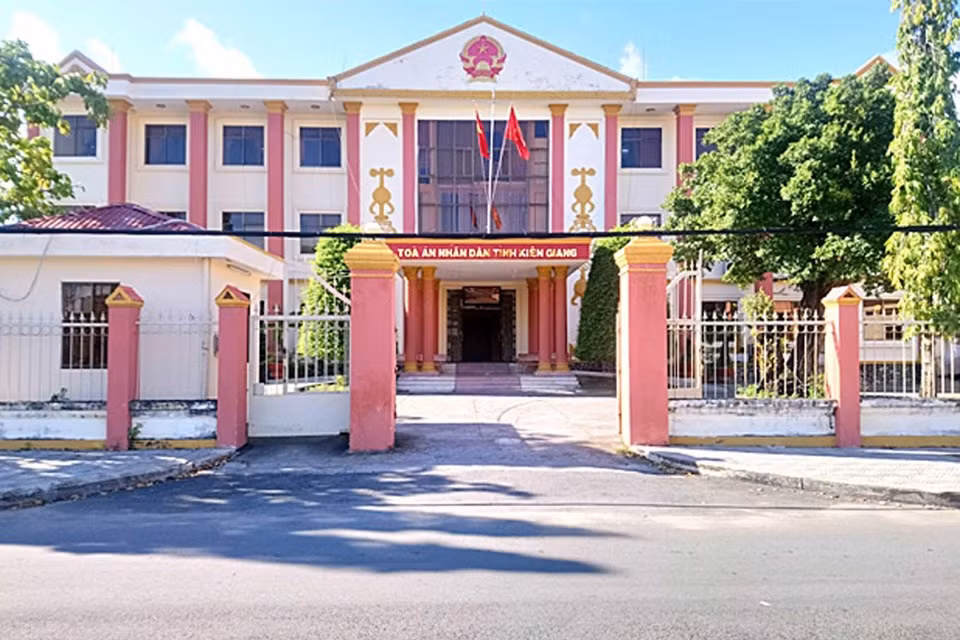 Cựu thẩm phán, Chánh toàn hành chính TAND tỉnh Kiên Giang bị bắt do nhận hối lộ -0